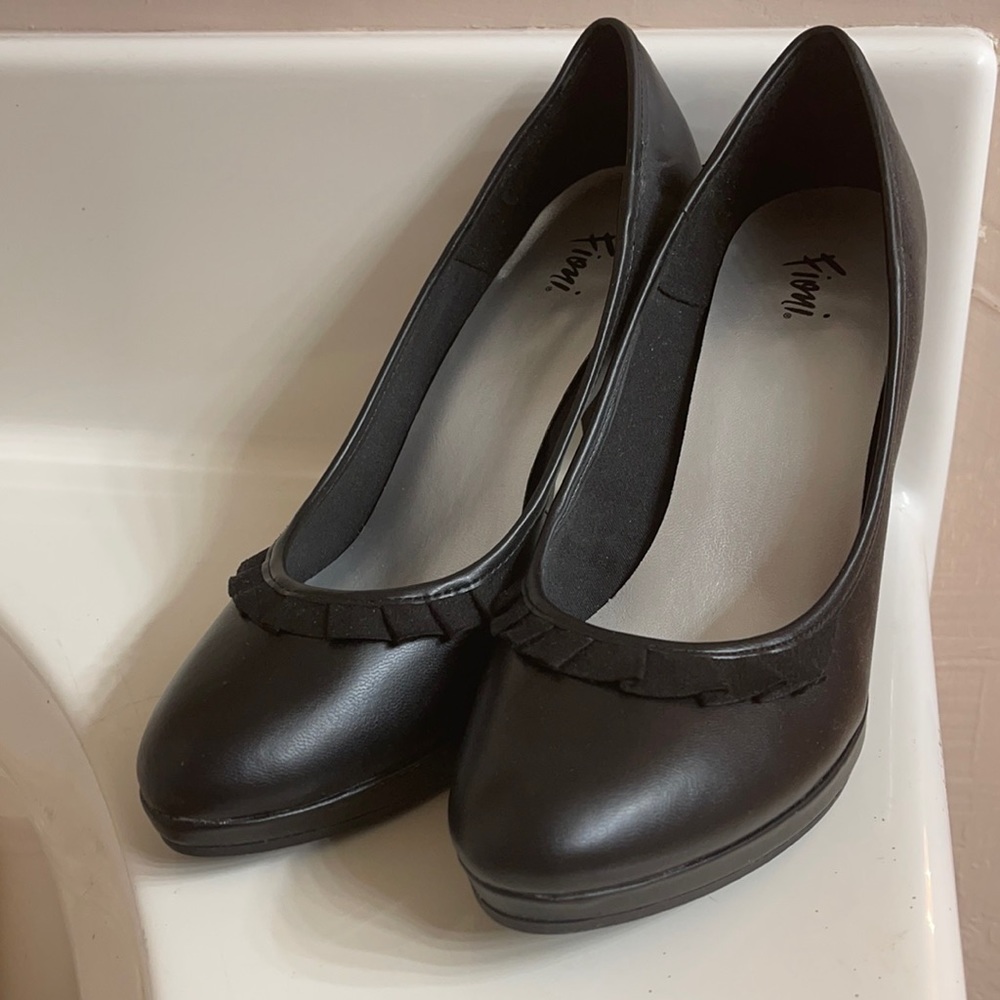 Fioni Black heel size 9